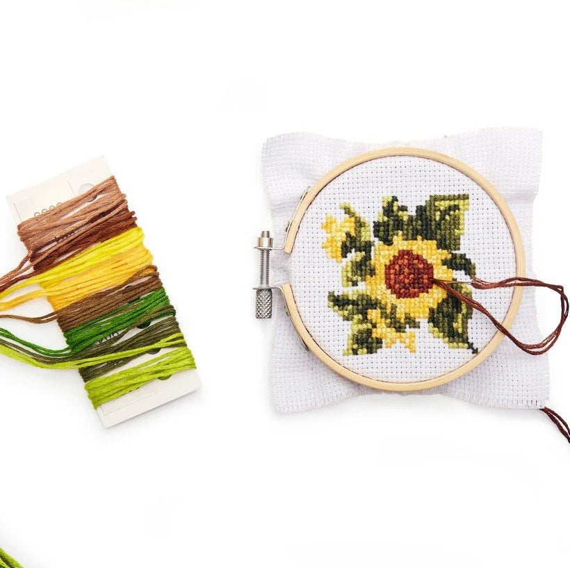 Mini embroidery kit