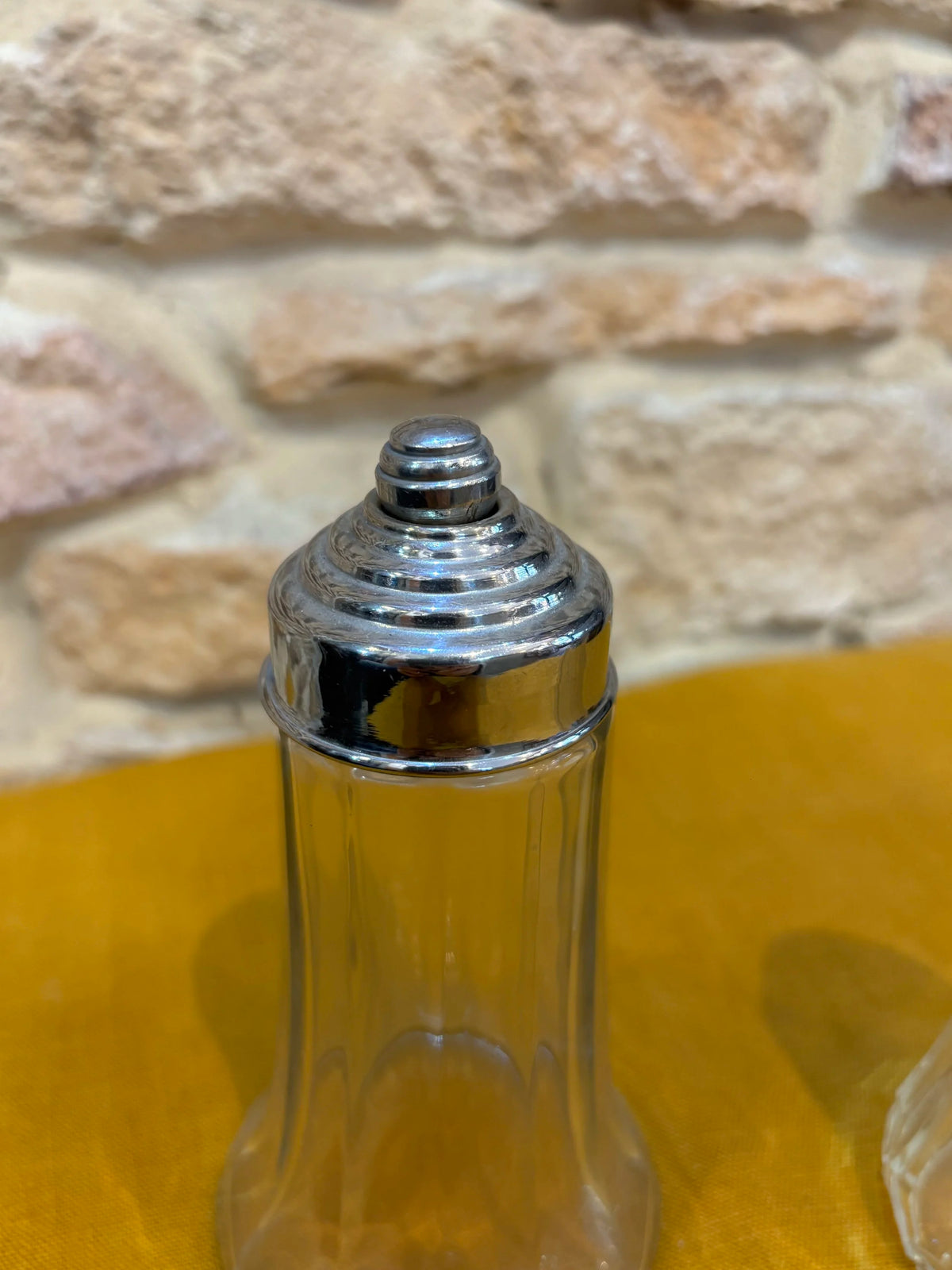 Glass salt and pepper shaker set
